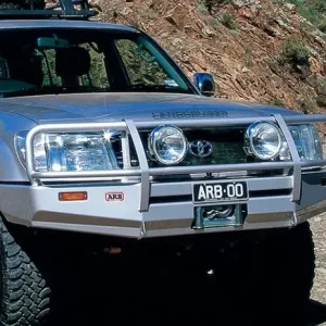 PARE CHOC WINCH BAR DELUXE ARB POUR TOYOTA HZJ105 JUSQU'A 09/2002 Must-Have