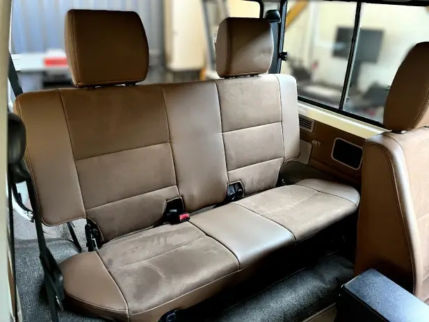 Promotion Saisonnière BANQUETTE ET TAPIS ARRIERE POUR TOYOTA LAND CRUISER 71 (MODEL 2024)