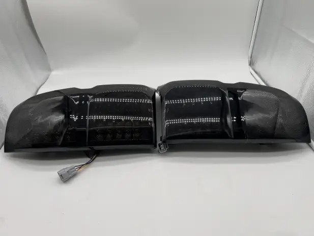 Pas Cher PAIRE DE FEUX ARRIERE A LED FUMÉS POUR TOYOTA HILUX REVO