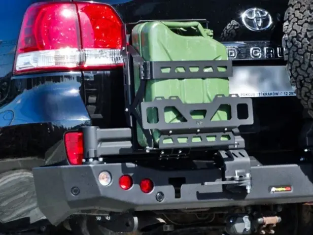 Must-Have Panier pour jerrycan 20L pour bras pivotant F4x4 pour Toyota Land Cruiser J250 PRADO (2024+) / J200 (2007-2015)